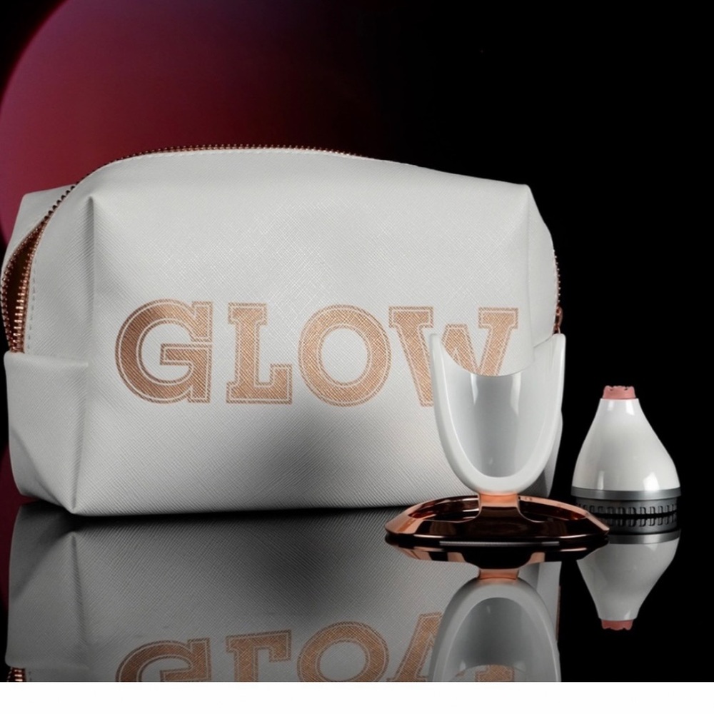 NUSKIN glow bag, eye attachment and stand
